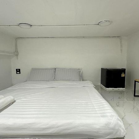 Megun Capsule 150 Cm Apartment Bangkok Exterior photo